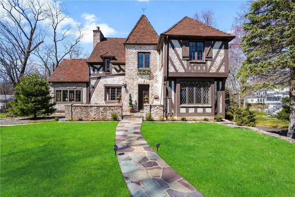 566 Forest Avenue New Rochelle NY 10804