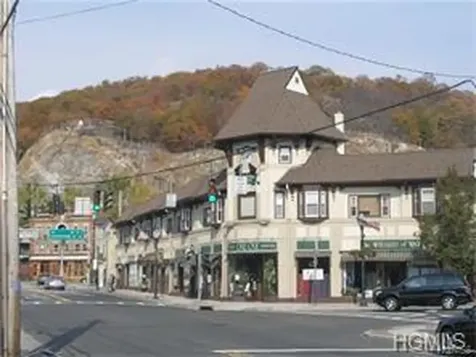 131 Doxbury Lane Suffern NY 10901