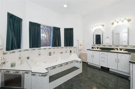 14 Marthas Way Washingtonville NY 10992