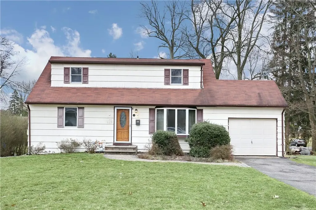 9 Spruce Lane West Nyack NY 10994