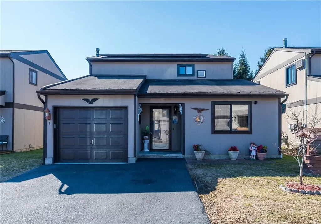 5 Russell Mews Middletown NY 10940