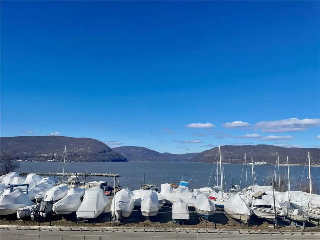 217 Waterside Close Peekskill NY 10566