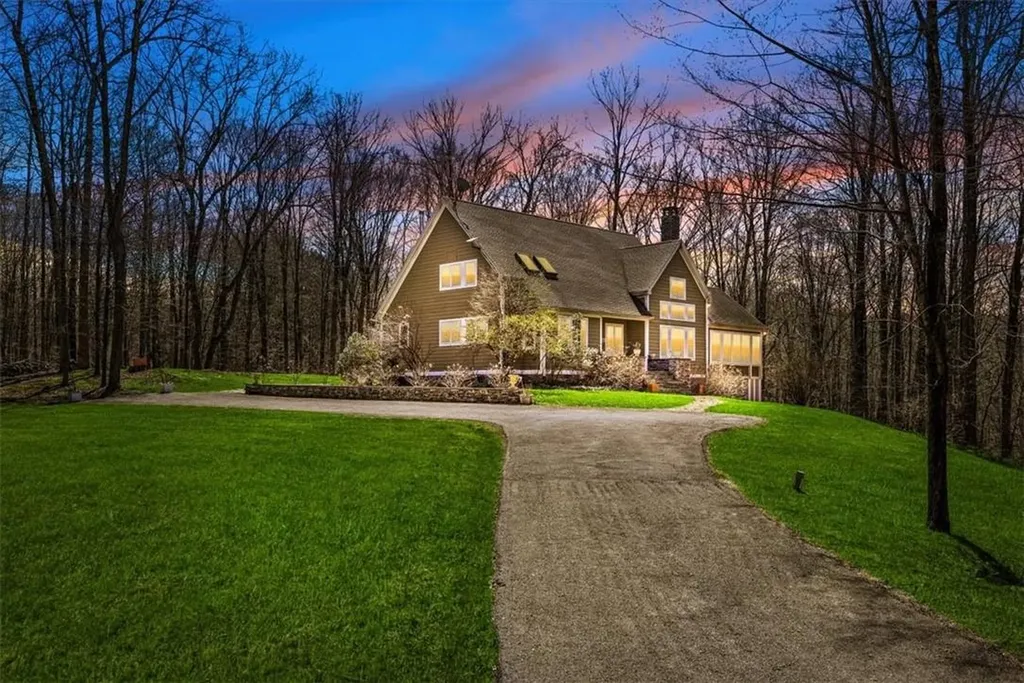 434 N Quaker Lane Hyde Park NY 12538