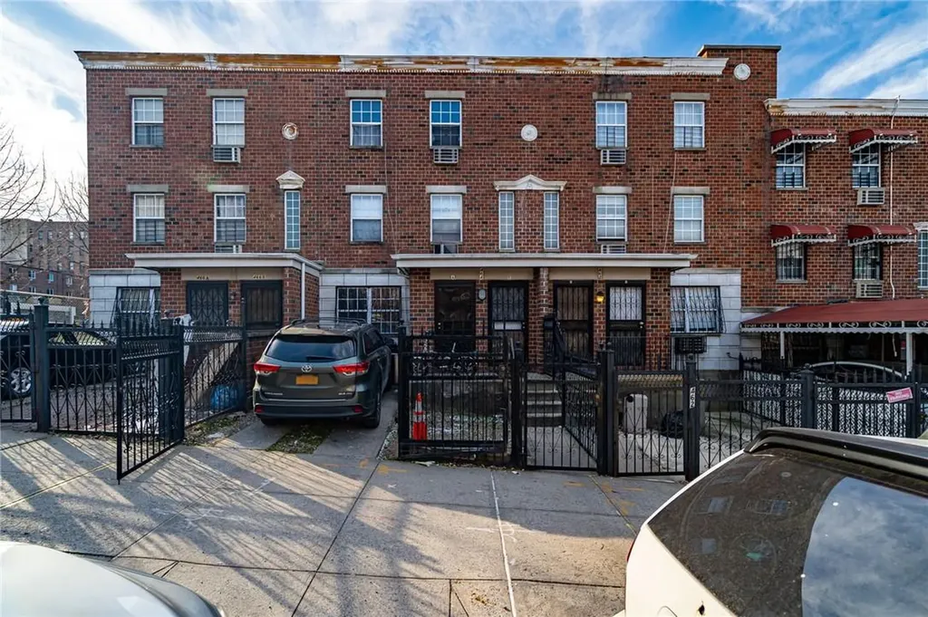 464 E 179th Street Bronx NY 10457