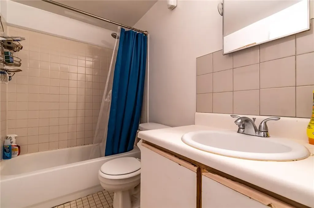 464 E 179th Street Bronx NY 10457