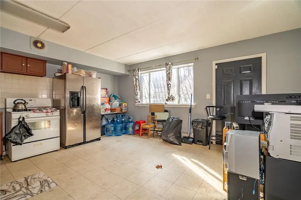 464 E 179th Street Bronx NY 10457