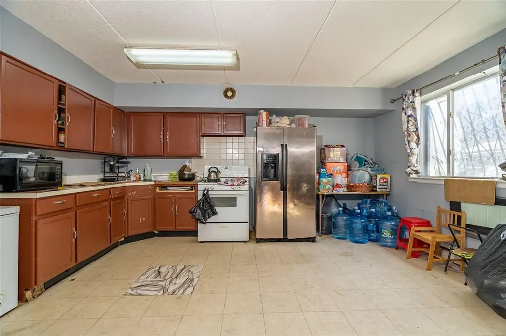 464 E 179th Street Bronx NY 10457