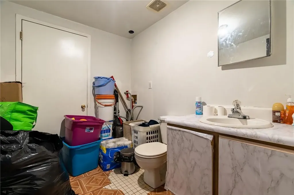 464 E 179th Street Bronx NY 10457