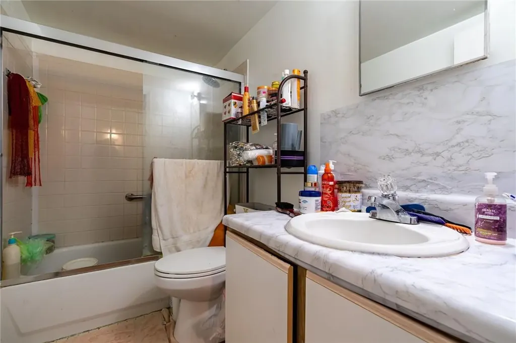 464 E 179th Street Bronx NY 10457