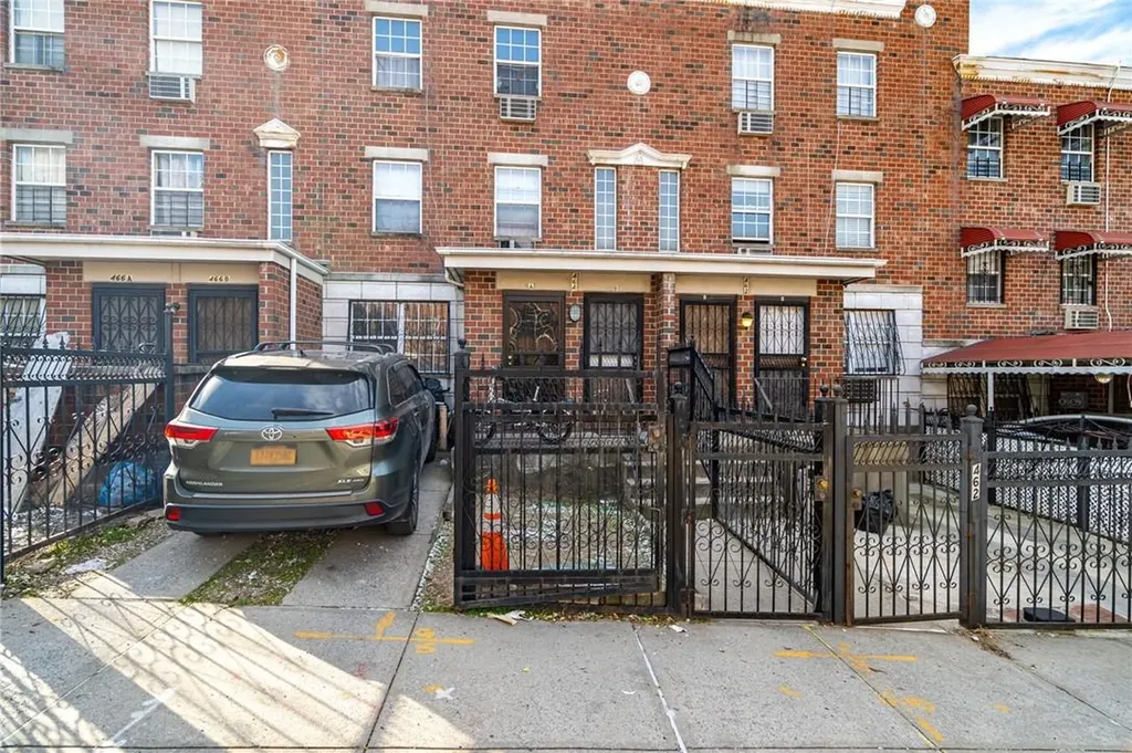 464 E 179th Street Bronx NY 10457