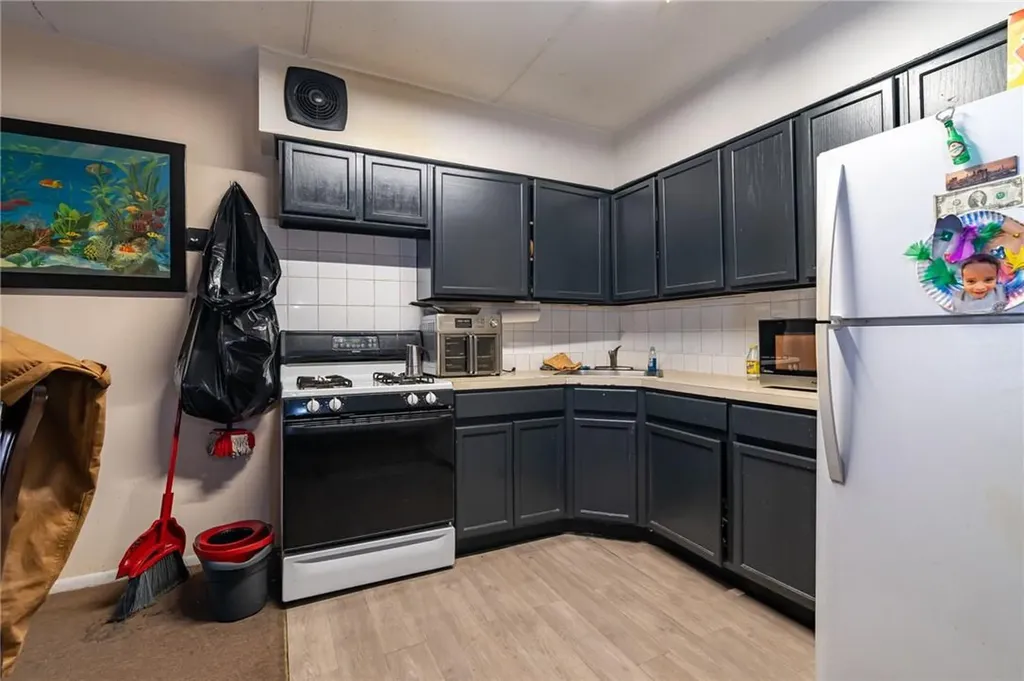 464 E 179th Street Bronx NY 10457