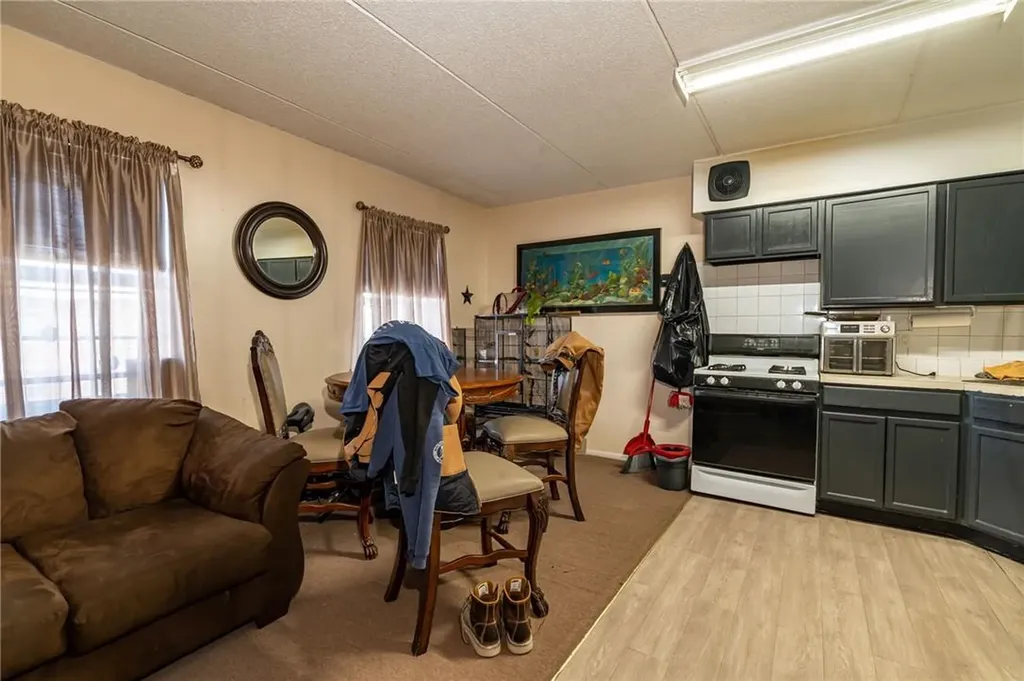 464 E 179th Street Bronx NY 10457