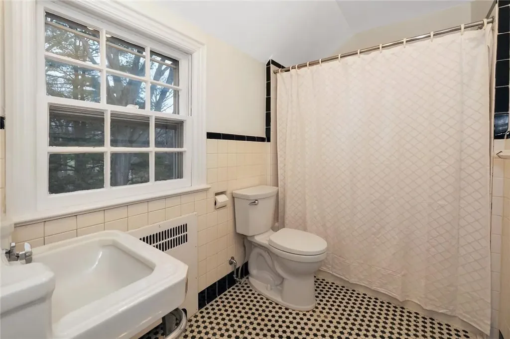 128 Albemarle Road White Plains NY 10605
