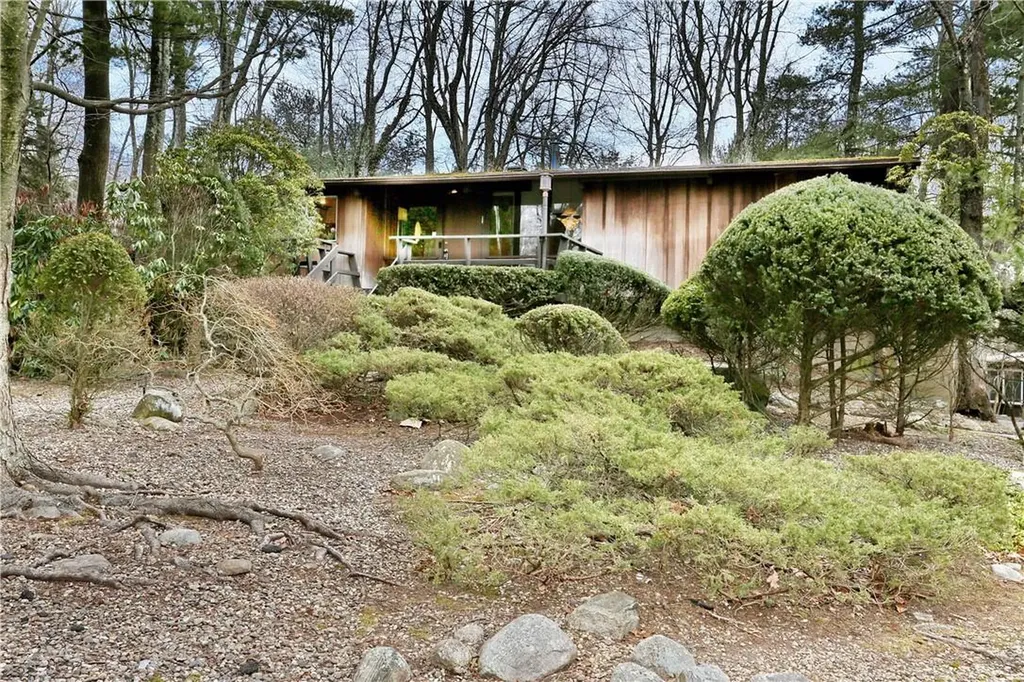 20 Renfrew Road Spring Valley NY 10977