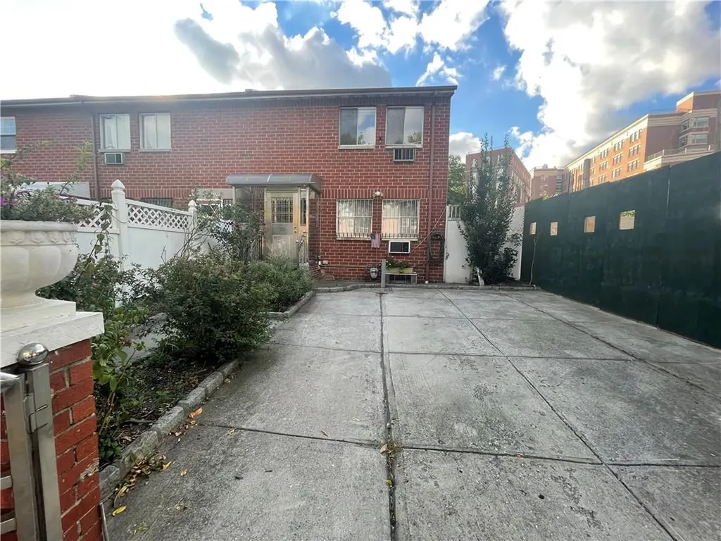2179 Arthur Avenue Bronx NY 10457