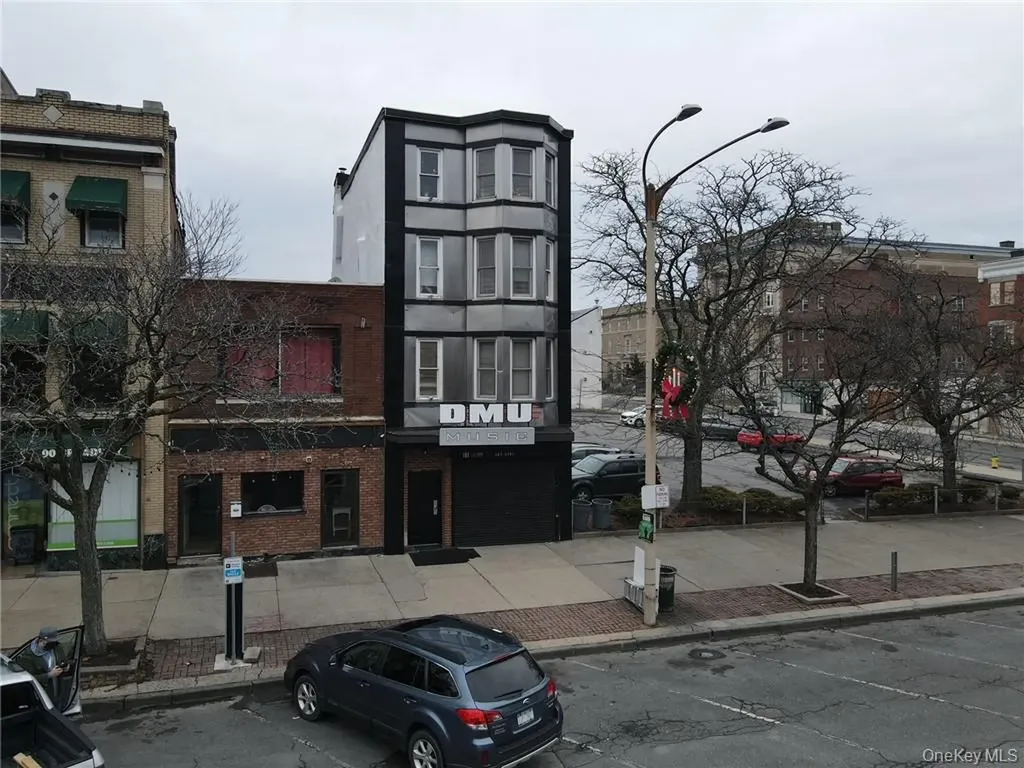 86 Broadway Newburgh NY 12550