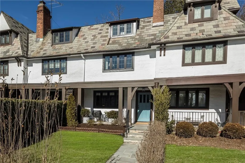 2 Bolton Gardens Bronxville NY 10708
