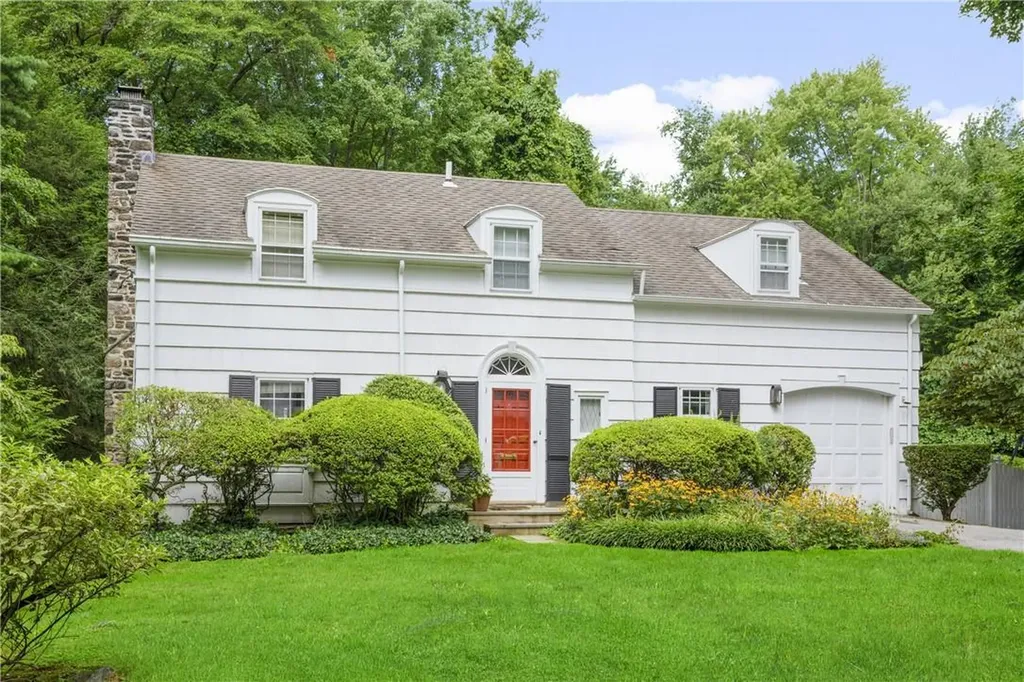 21 Round Hill Road Scarsdale NY 10583
