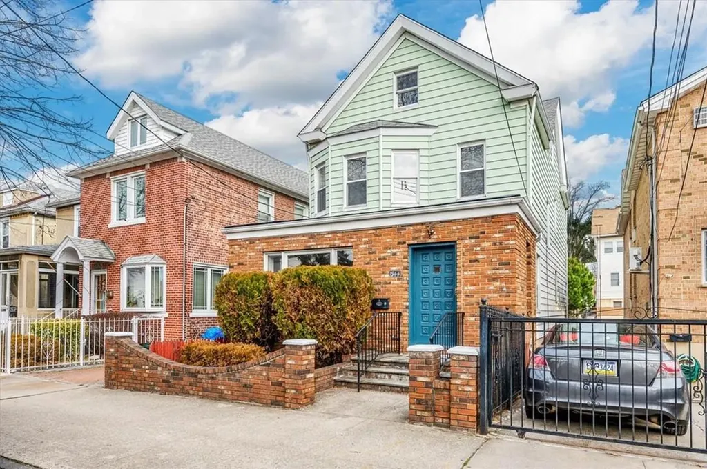 1944 Fowler Avenue Bronx NY 10462