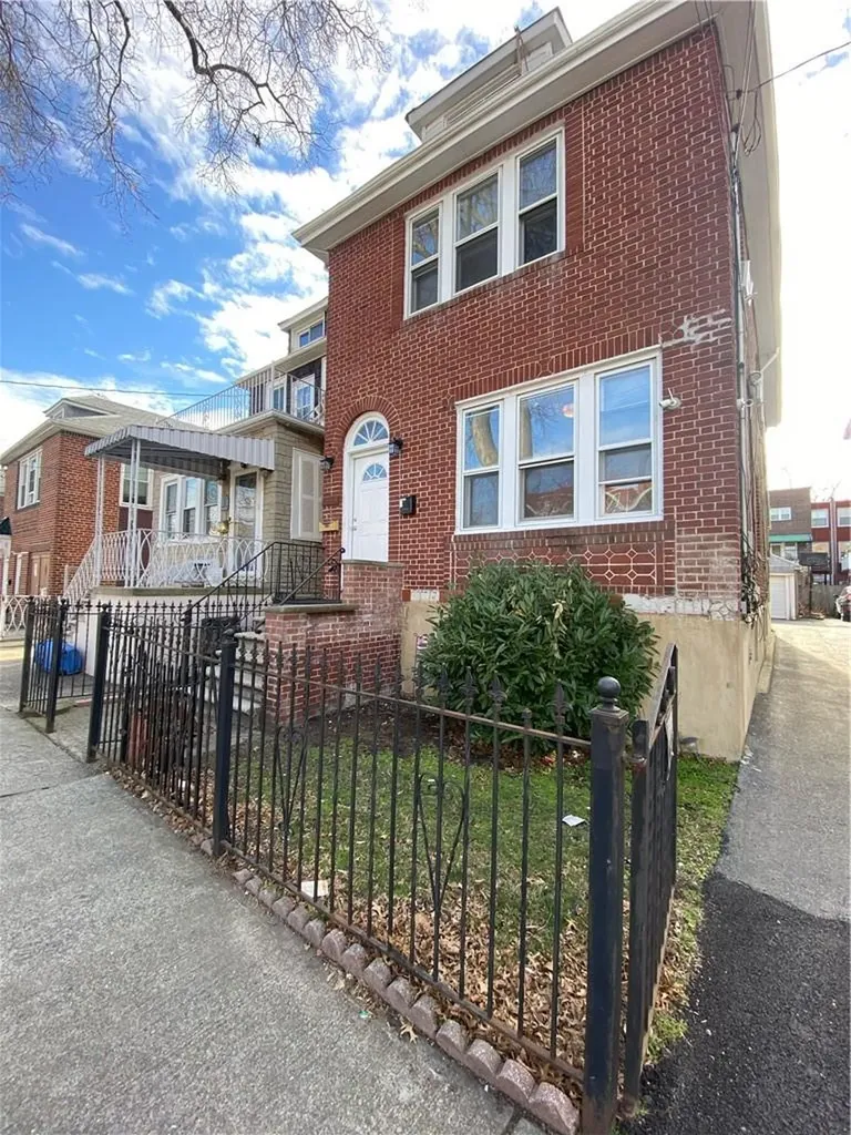 1659 Radcliff Avenue Bronx NY 10462