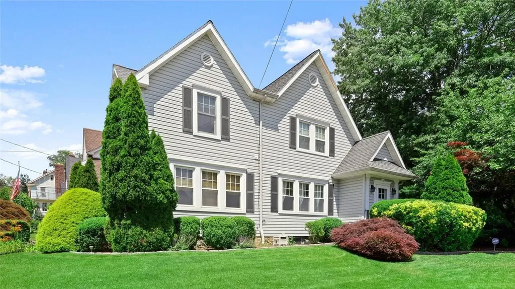 2 Erroll Place New Rochelle NY 10804