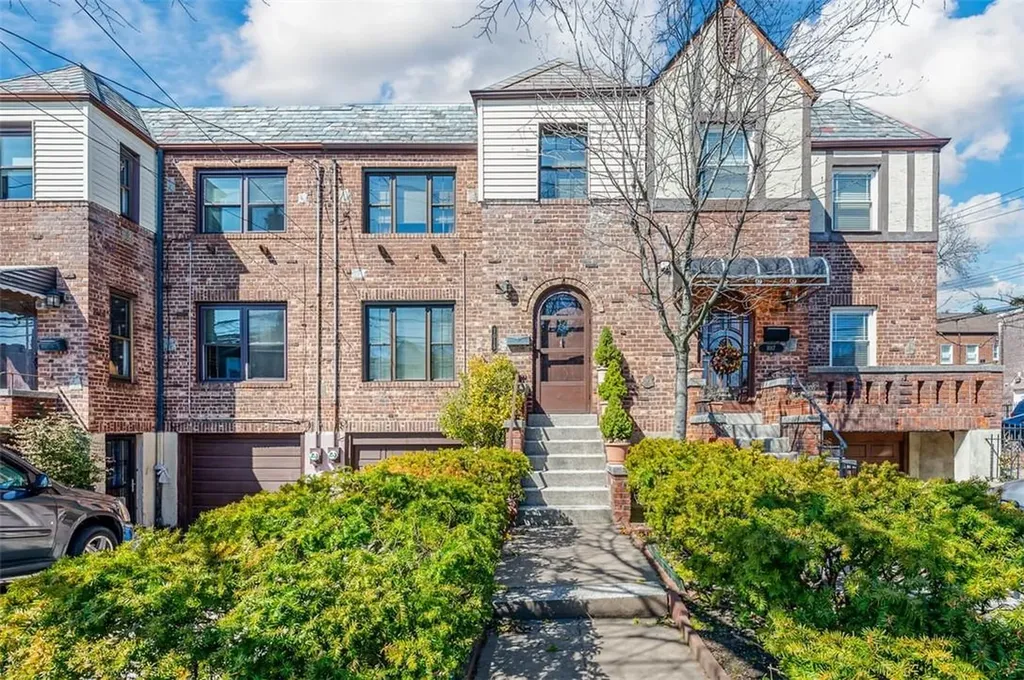 1015 Rhinelander Avenue Bronx NY 10462