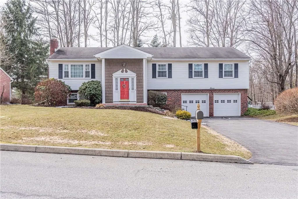 7 Surrey Lane Poughkeepsie NY 12603