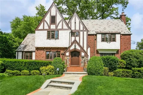 245 Lyncroft Road New Rochelle NY 10804