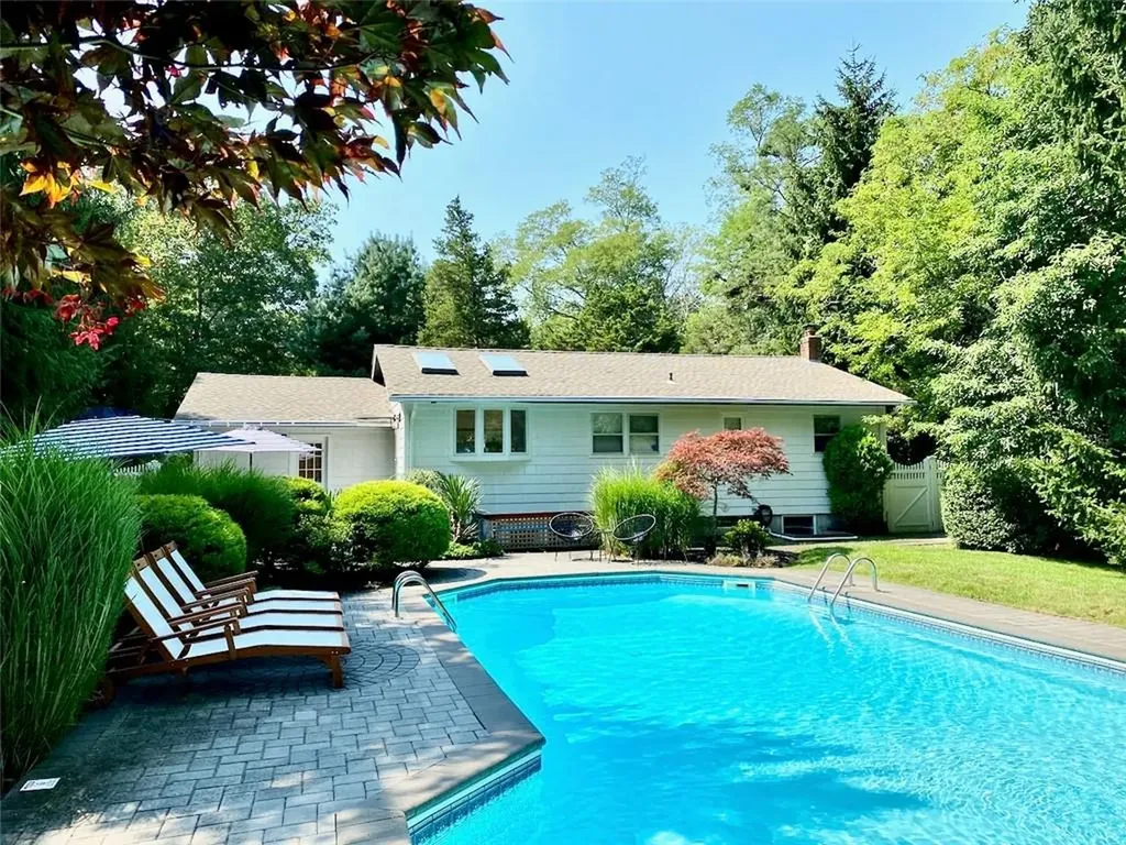 27 Sandra Road East Hampton NY 11937