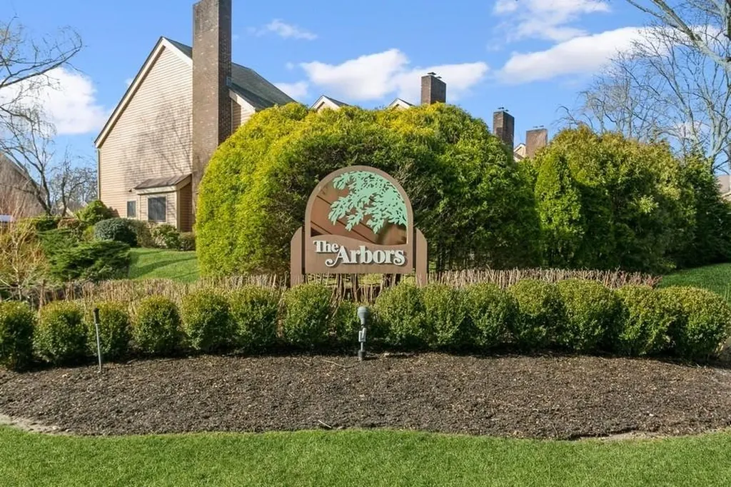 202 Ivy Hill Crescent Rye Brook NY 10573