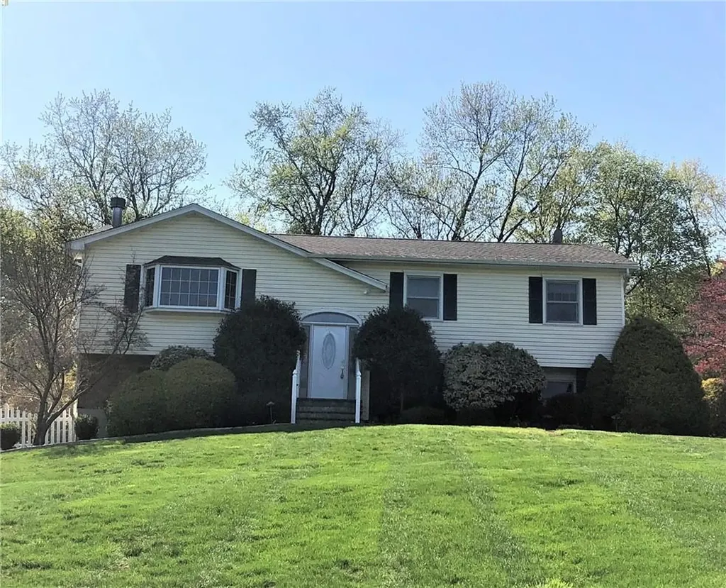 43 Queens Way Mahopac NY 10541