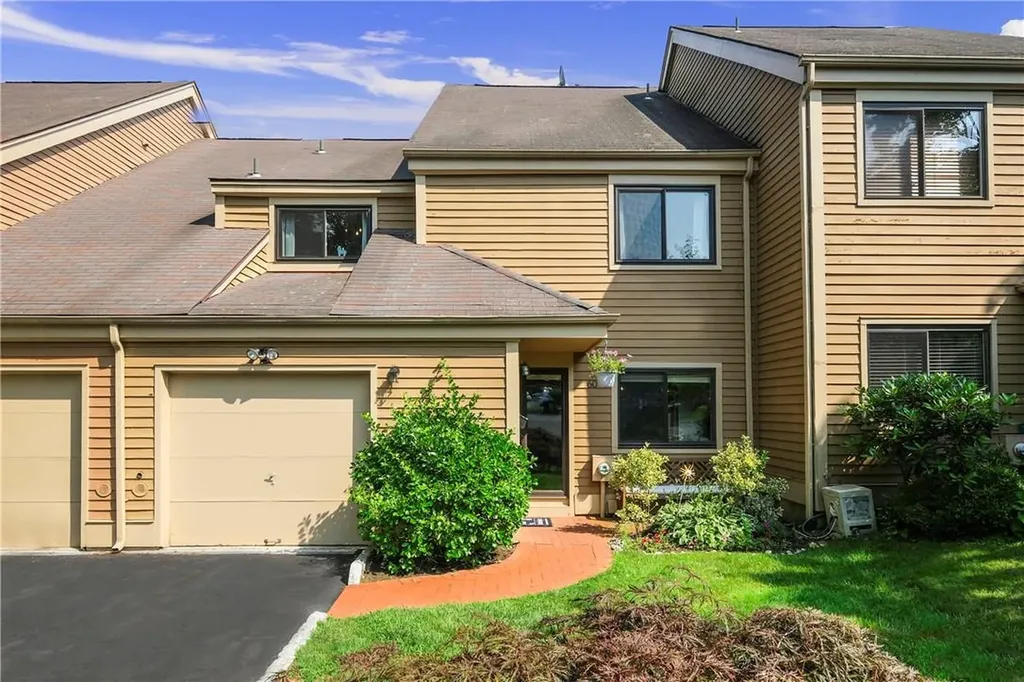 60 Greenway Circle Rye Brook NY 10573