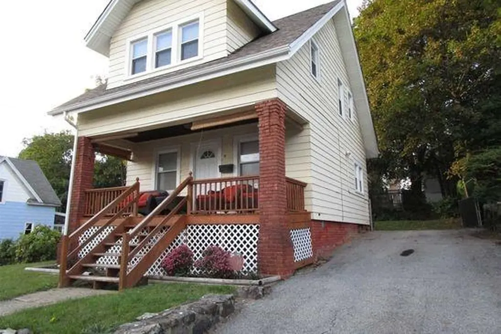 9 Hinkley Place Poughkeepsie NY 12601