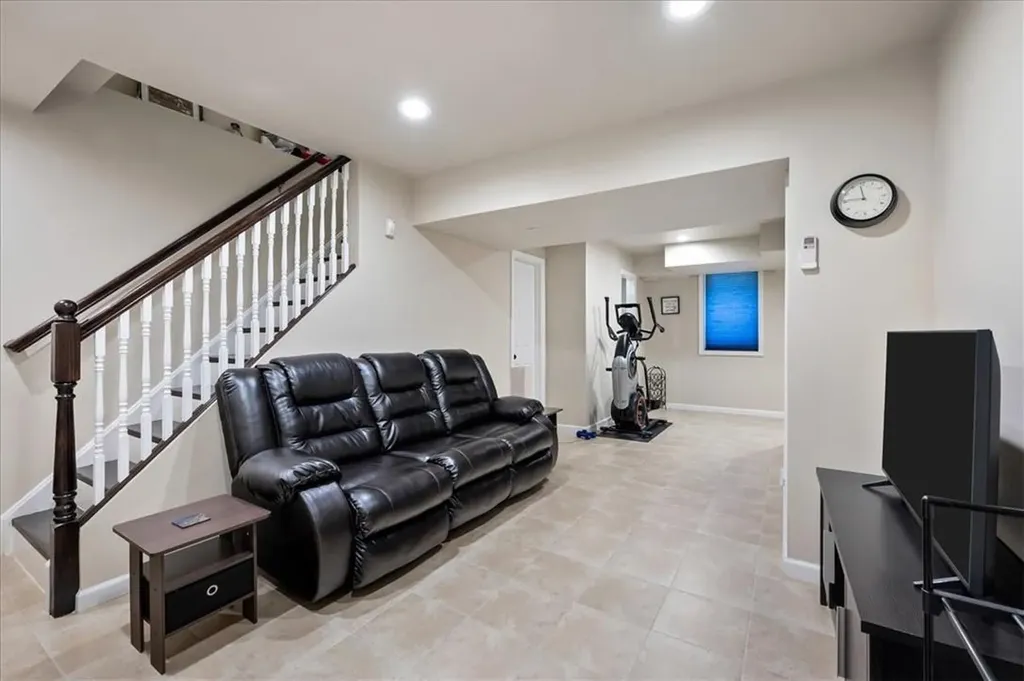 49 Greenvale Circle White Plains NY 10607