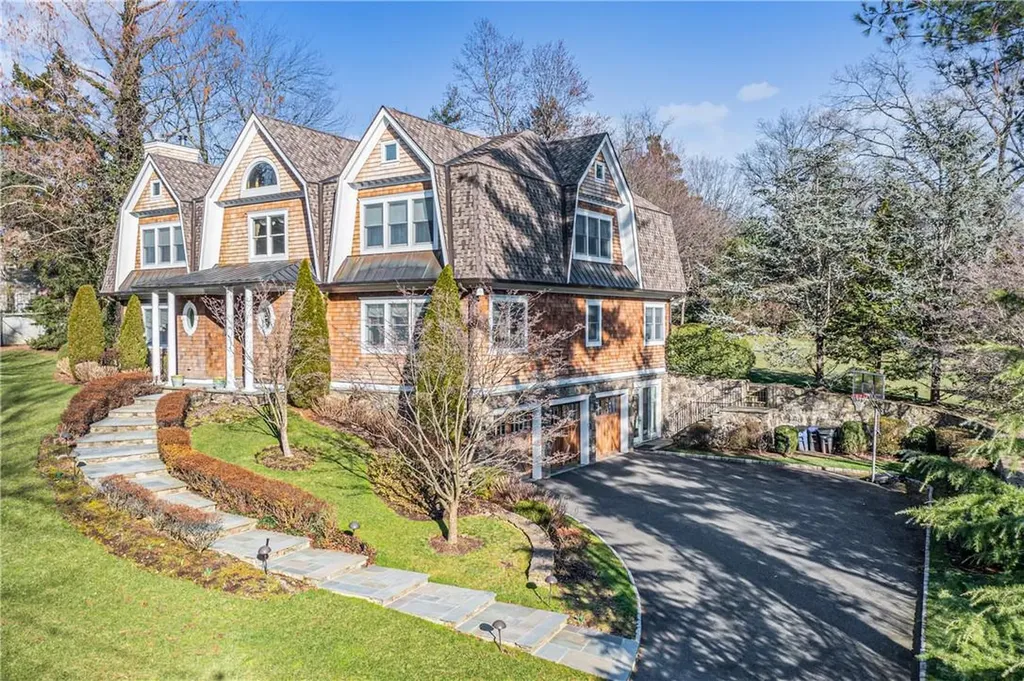 42 Round Hill Road Scarsdale NY 10583