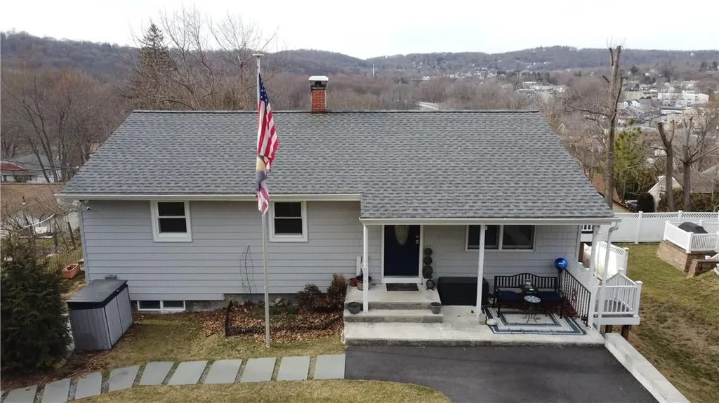 849 Warren Avenue Thornwood NY 10594