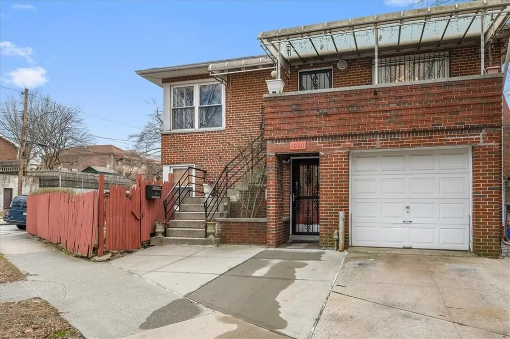 1020 Lydig Avenue Bronx NY 10462