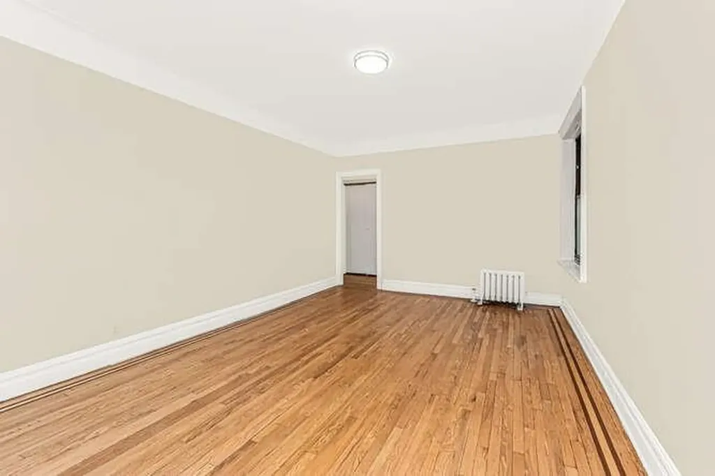 724 E 216th Street Bronx NY 10467