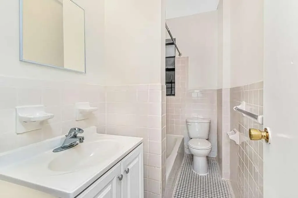 724 E 216th Street Bronx NY 10467