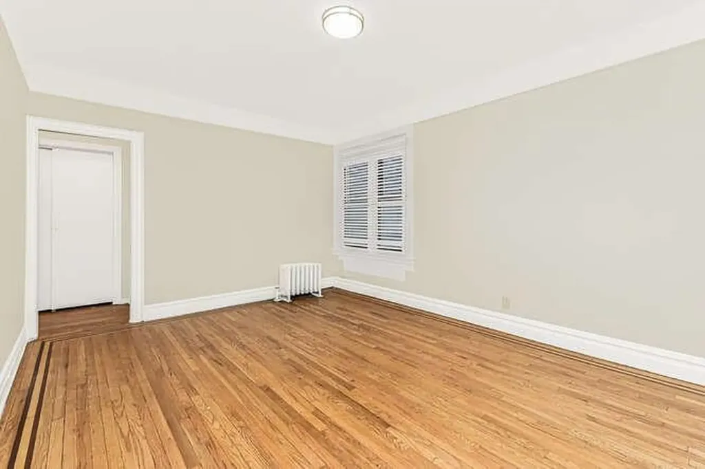 724 E 216th Street Bronx NY 10467