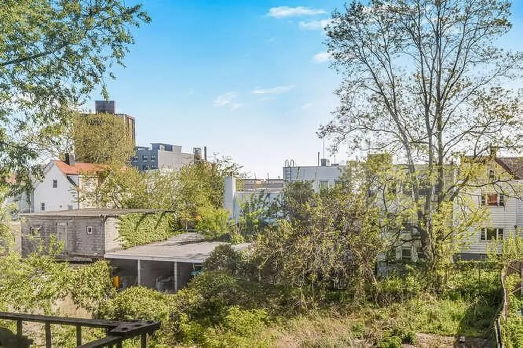 724 E 216th Street Bronx NY 10467