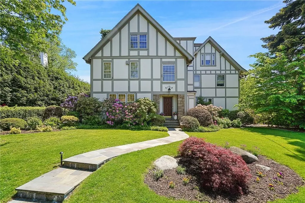 110 Tanglewylde Avenue Bronxville NY 10708