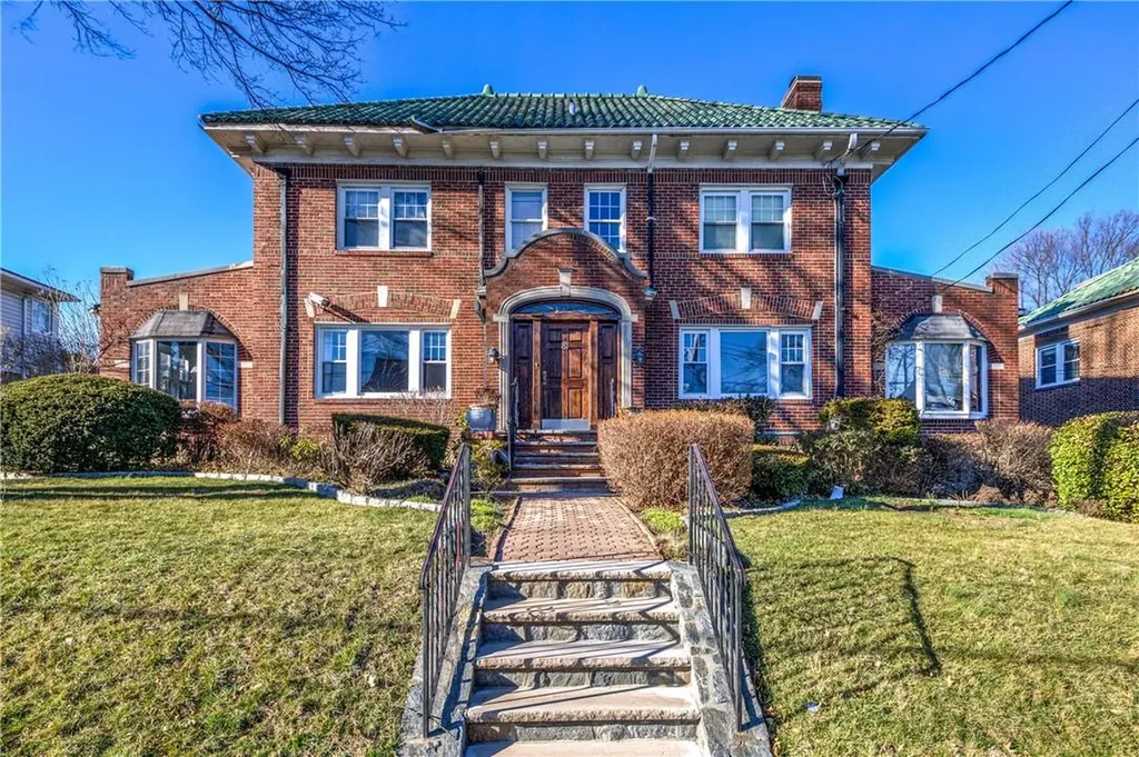 81 Colonial Place New Rochelle NY 10801