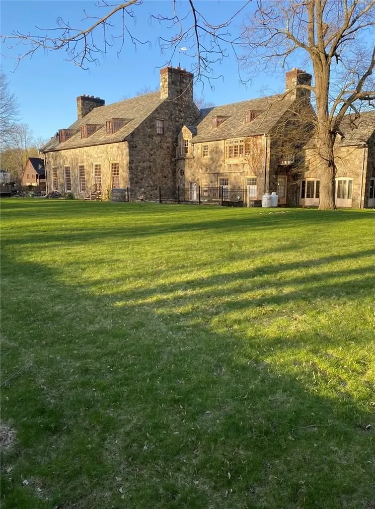 1715 Strawberry Road Mohegan Lake NY 10547