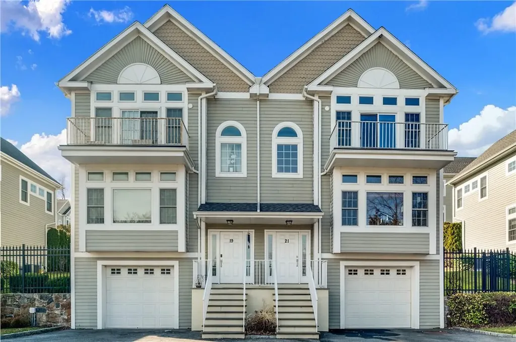 21 Arbor Glen New Rochelle NY 10801