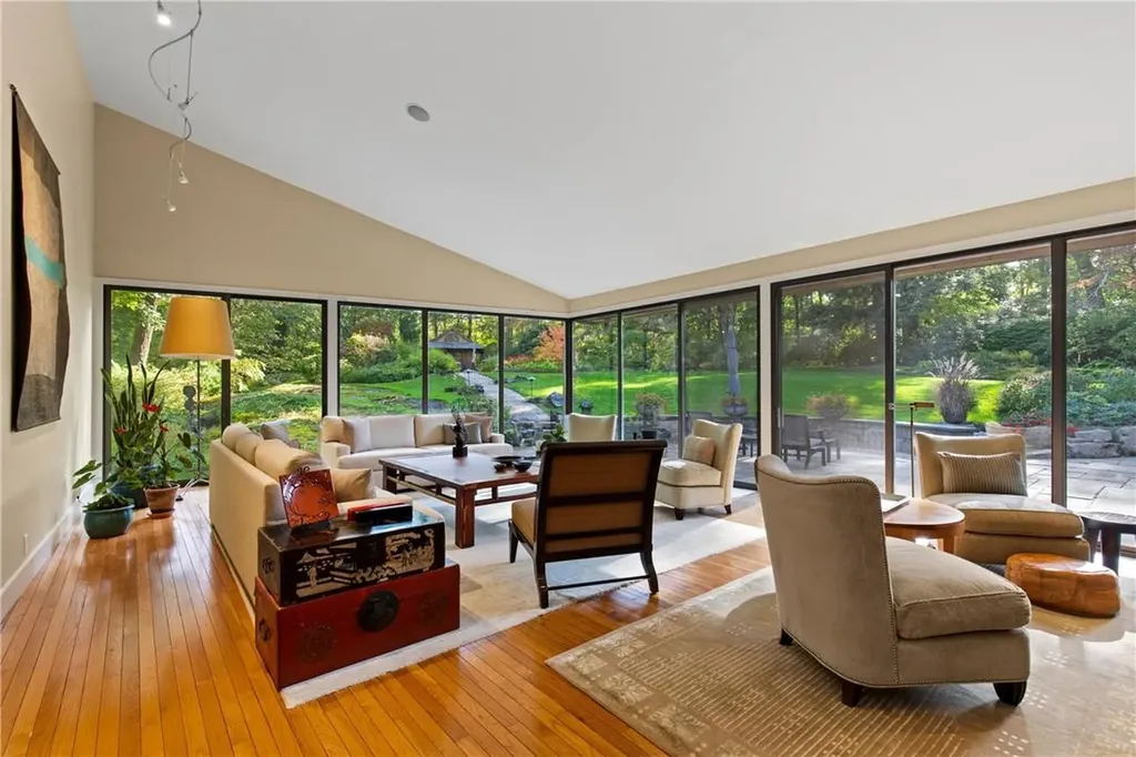12 Clinton Lane Harrison NY 10528