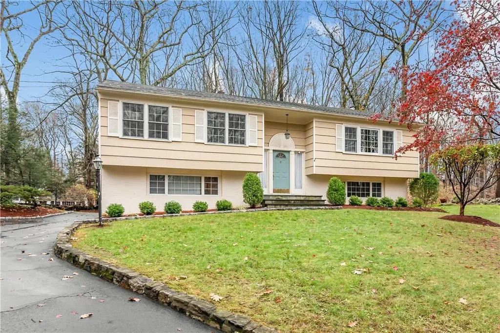 88 Lakeside Drive Katonah NY 10536
