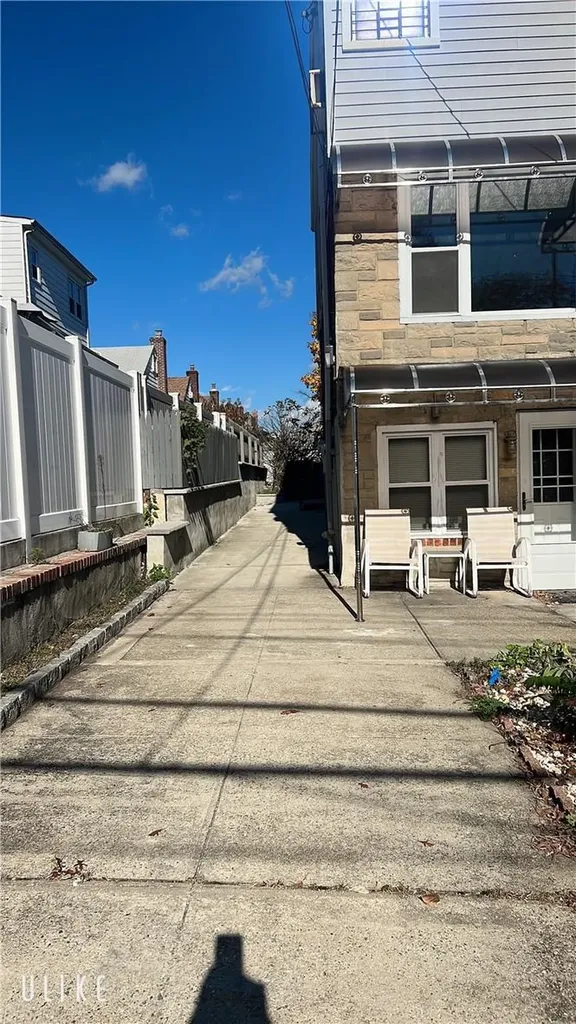 1633 Mace Avenue New York NY 10469