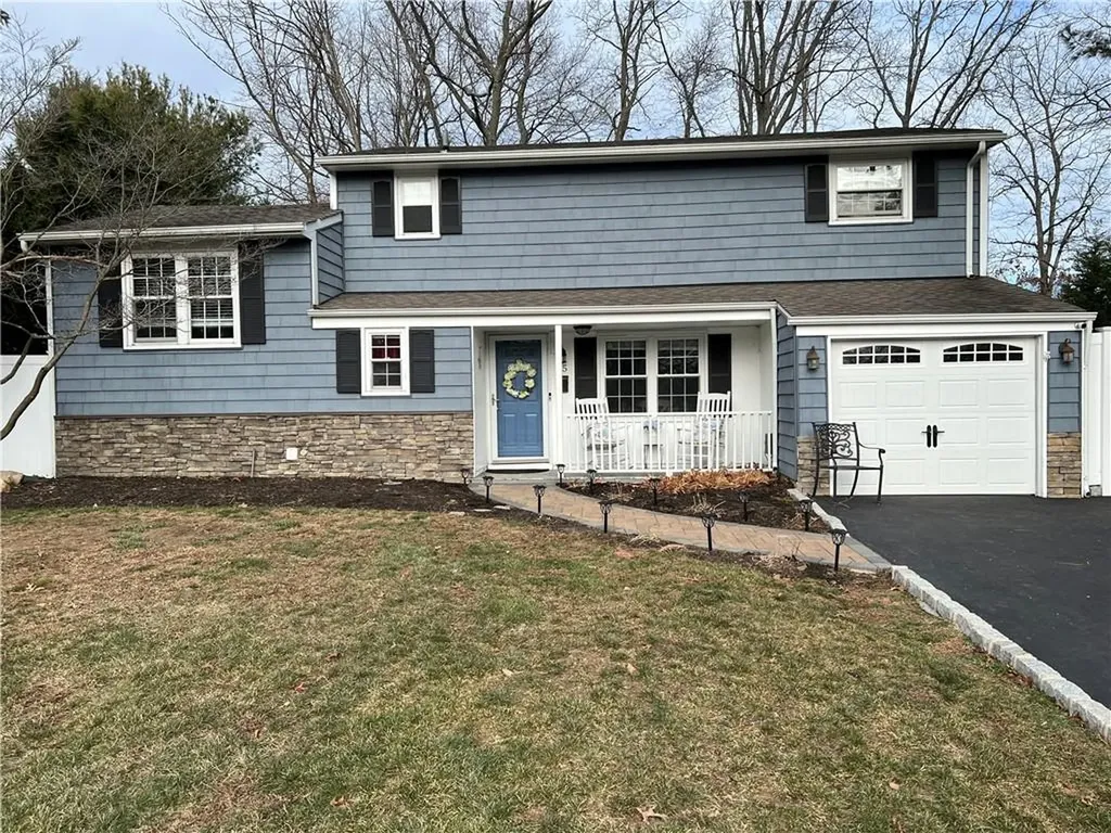 15 Grace Lane South Setauket NY 11720