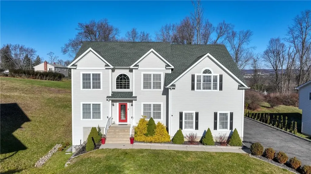 16 Tanyas Court Monroe NY 10950